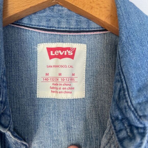 Levis Denim Blue Jean Button Up Cotton Shirt Youth Size Medium 10-12 YRS - Picture 9 of 9